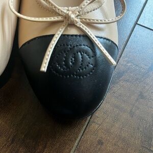 Chanel cap toe black and tan ballet flats 39